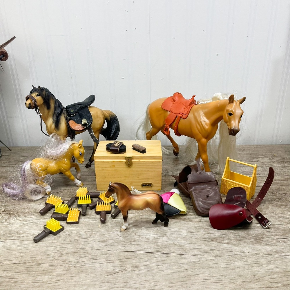 Breyer Reeves Horse Figure Lot with Wooden Tack Box Saddles Brushes Accessories